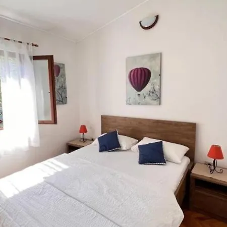 Valentinovo - One Bedroom With Sea View A Apartman